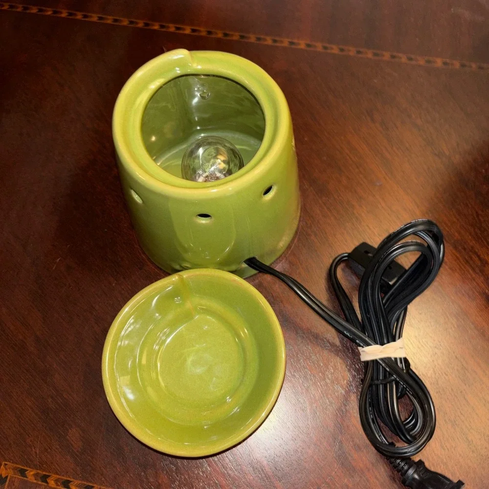 Scentsy Electric Wax Warmer Lime Green Ceramic Modern‎ Wrap Design with 20W bulb